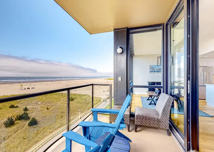 Sand & Sea: Haystack Rock Apartment Seaside