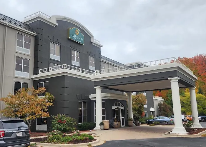 La Quinta By Wyndham Milwaukee Sw New Berlin Hotel