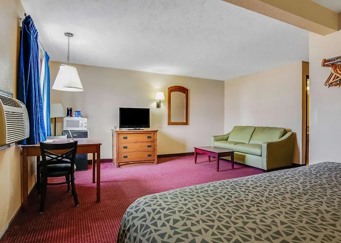 Econo Lodge Junction City I-70 Near Fort Riley