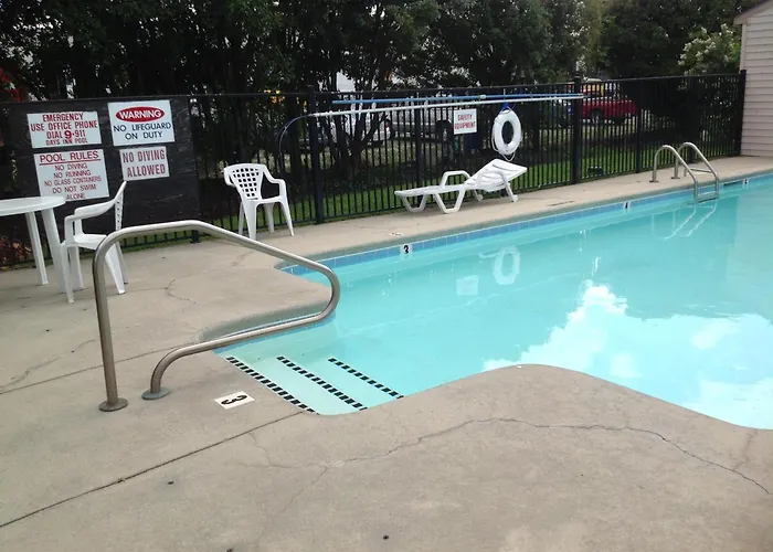 Days Inn By Wyndham Clinton