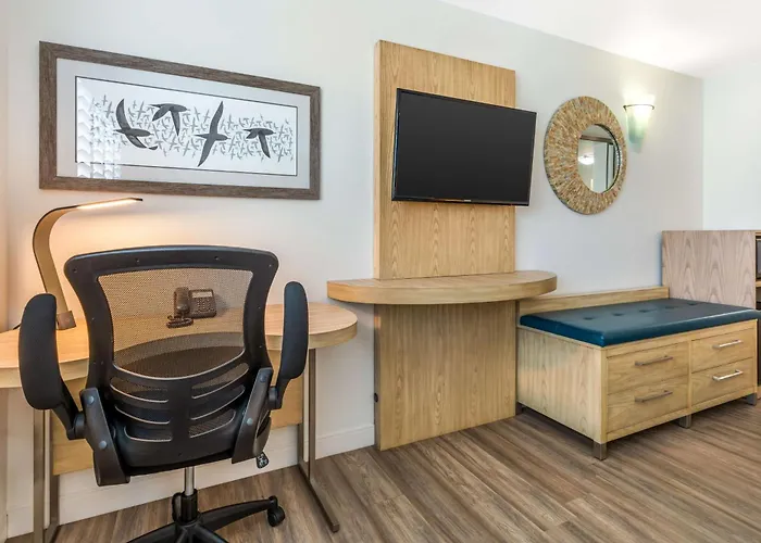 Best Western Plus Capitola By-The-Sea Inn & Suites