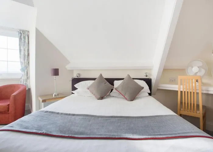 Falmouth Hotels