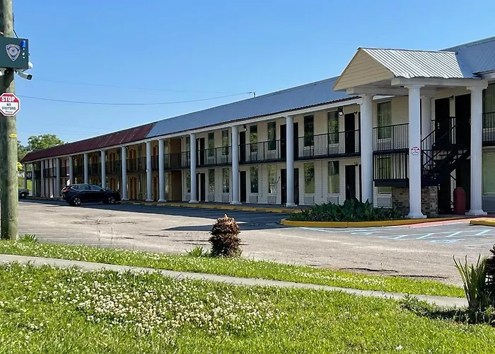 Orangeburg Inn & Suites