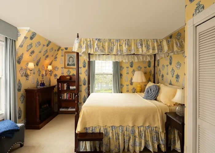 Harbor Knoll Bed And Breakfast Greenport