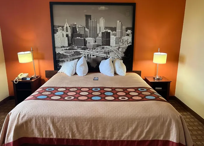 Super 8 By Wyndham Altoona Hotel