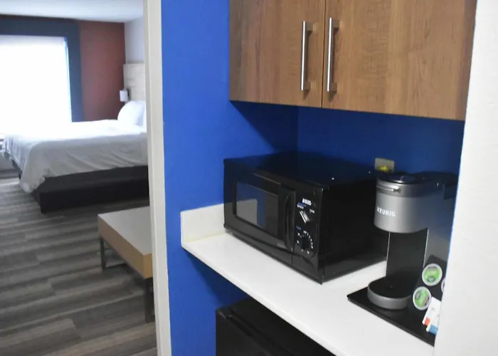 Holiday Inn Express Hotel & Suites Mcpherson By Ihg