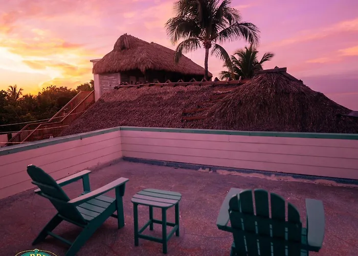 Snappers Key Largo Hotel