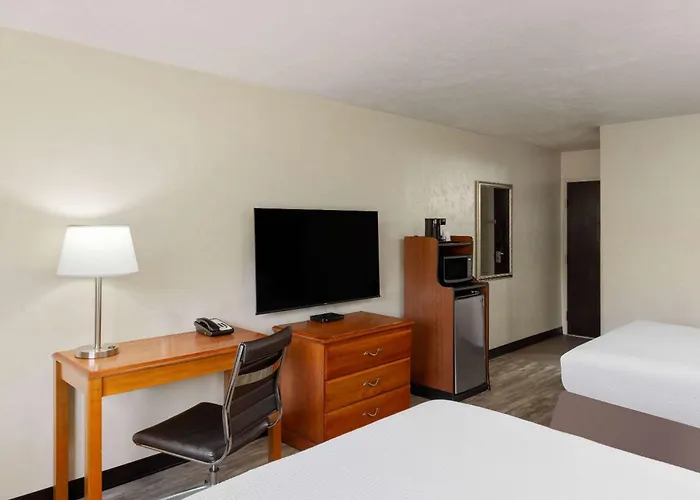Super 8 By Wyndham Roseburg Hotel