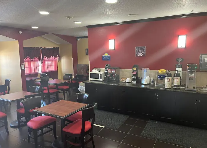 Days Inn & Suites By Wyndham Hutchinson