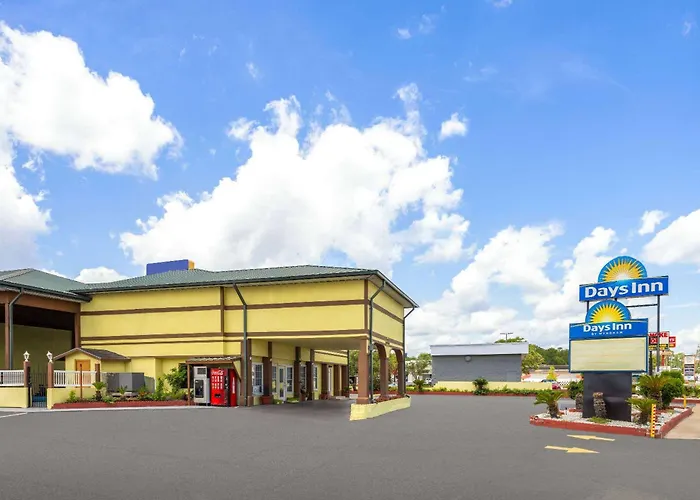 Days Inn By Wyndham Waycross