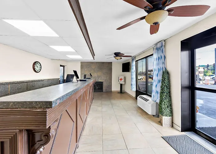 Clarion Inn & Suites Near The Leconte Center Pigeon Forge