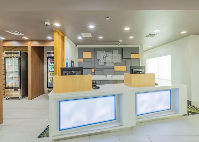 Holiday Inn Express & Suites Lindale - Tyler By Ihg