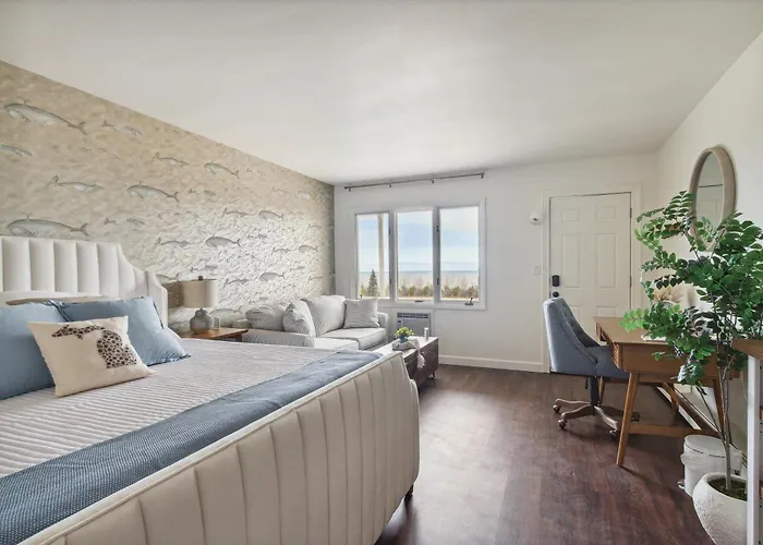 Petoskey Lake Front Views Workspace 4K Tv Villa