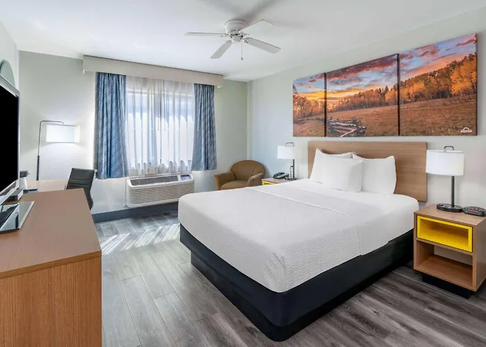 Days Inn By Wyndham Lamar