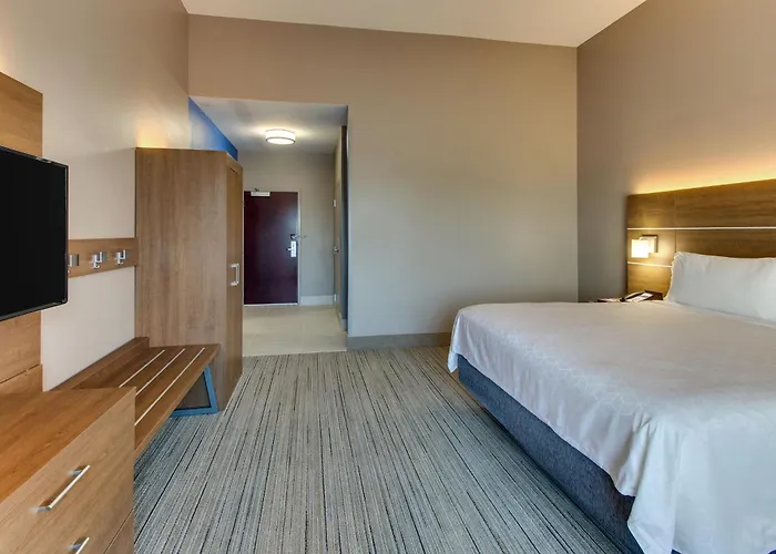 Holiday Inn Express & Suites Columbus - Ft Benning Maingate By Ihg