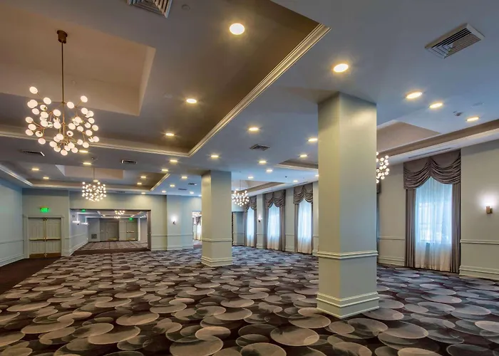 Collegian Hotel & Suites, Trademark Collection By Wyndham Syracuse