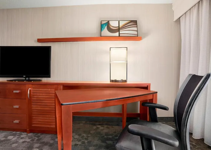 Courtyard By Marriott Springfield Hotel