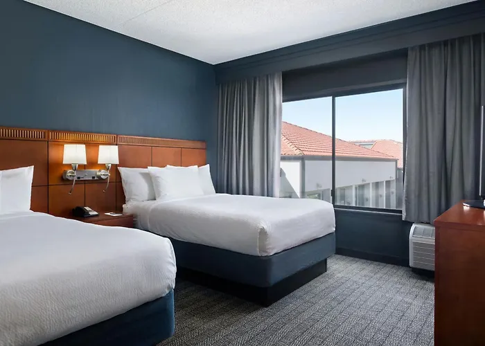 Courtyard By Marriott Phoenix Airport