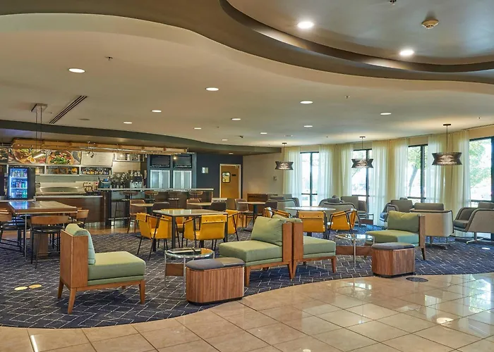 Courtyard Medford Airport Hotel