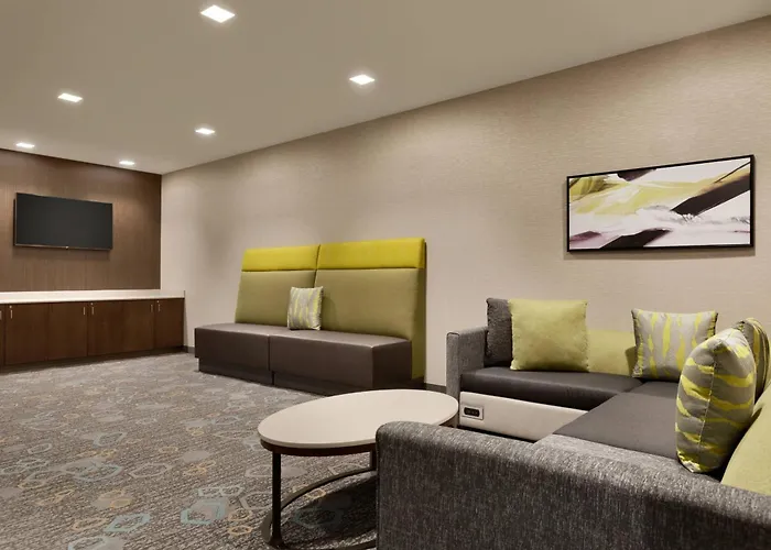 Courtyard By Marriott St Paul Woodbury Hotel