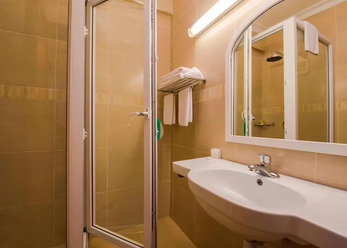 Protea Hotel By Marriott Dar Es Salaam Courtyard
