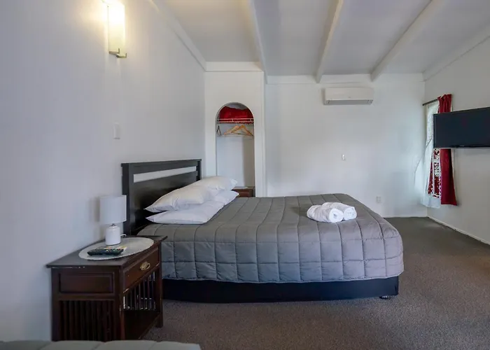 Paeroa Hotels