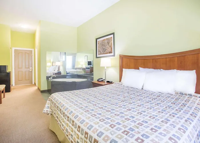 Days Inn & Suites By Wyndham Swainsboro