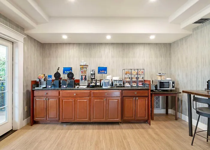 Best Western Cedar Inn & Suites Angels Camp