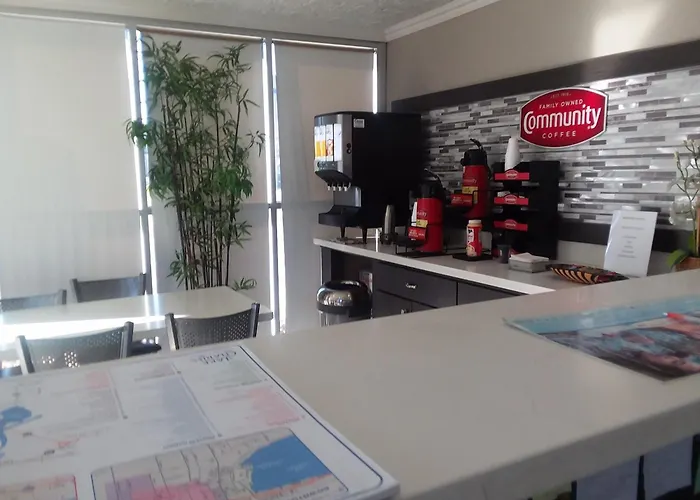 Howard Johnson By Wyndham Historic Lake Charles