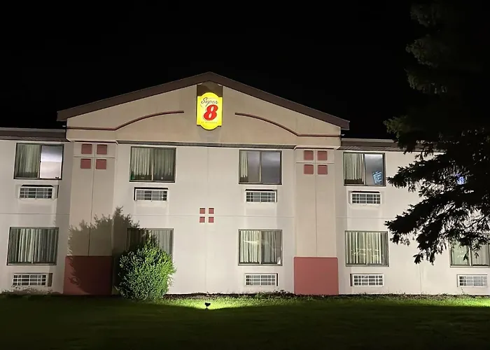 Super 8 By Wyndham Ithaca Hotel
