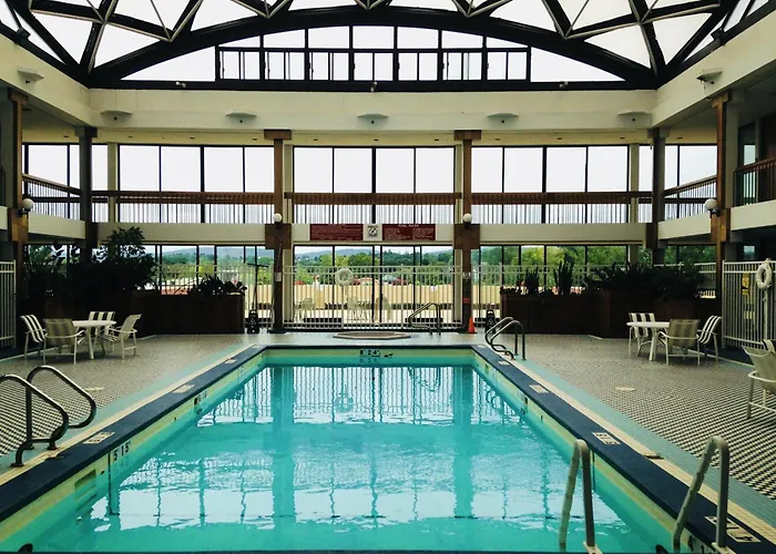 Holiday Inn & Suites Pittsfield-Berkshires By Ihg