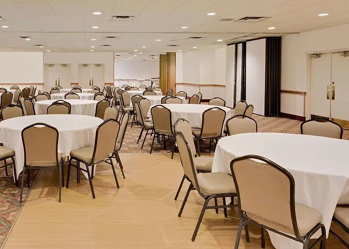 Ramada By Wyndham Marquette Hotel