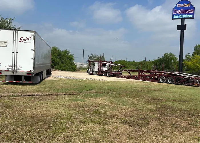 Deluxe Inn & Suites Brownsville