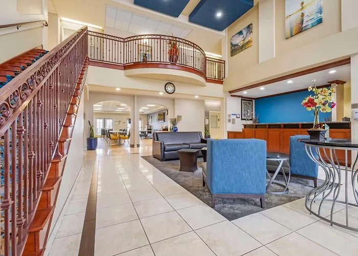 Best Western Plus Lake Elsinore Inn & Suites