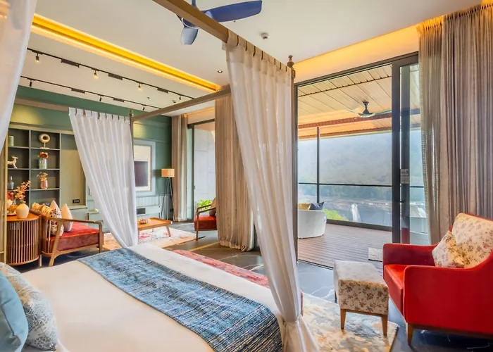 Athirappilly Hotels