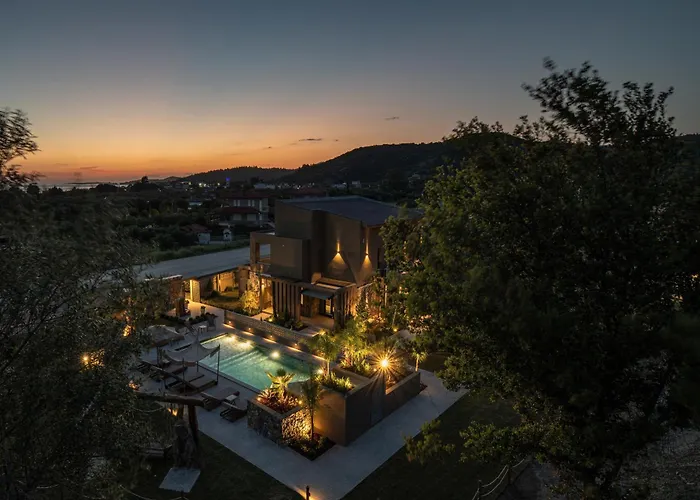 Toroni Hotels