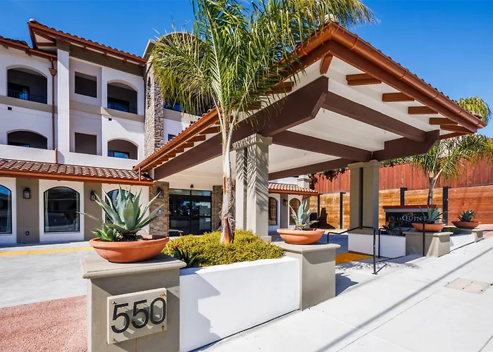 La Quinta Inn & Suites By Wyndham Santa Cruz