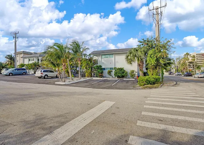 Bright Beachside Getaway Pompano Beach