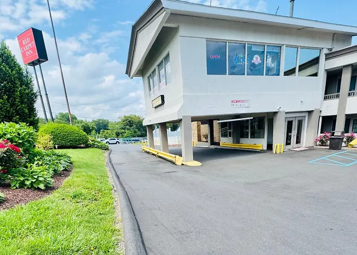 Red Carpet Inn - Stamford