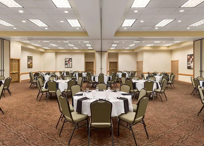 Country Inn & Suites By Radisson, Mankato Hotel And Conference Center, Mn