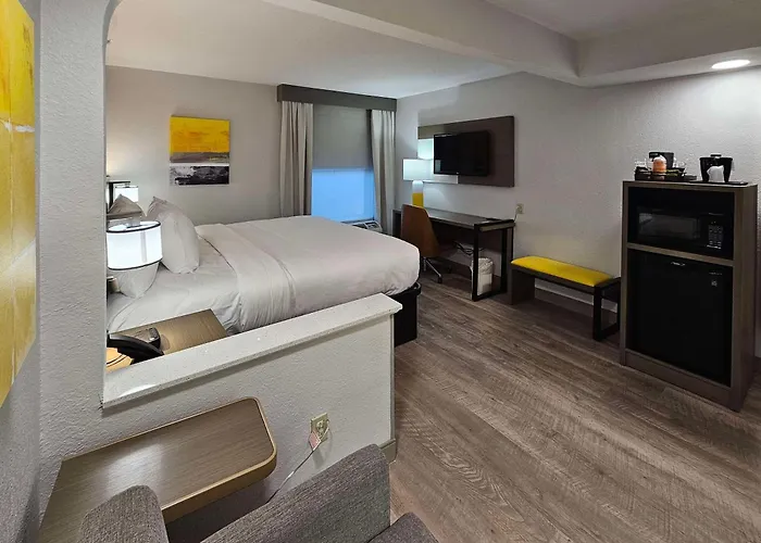 Comfort Inn & Suites Saint Louis Lafayette Square