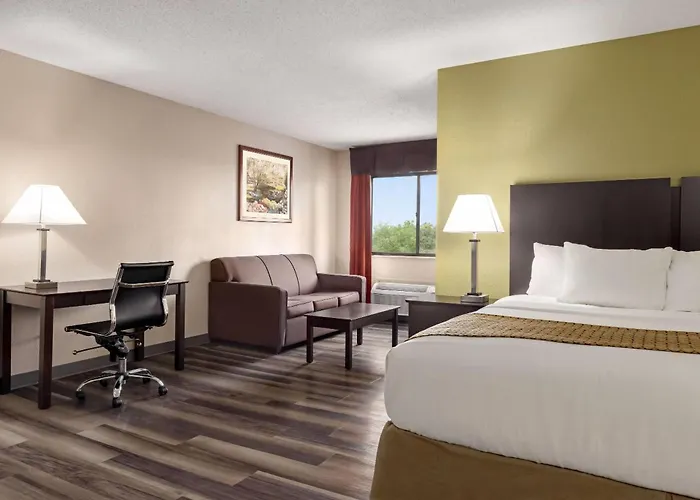 Baymont By Wyndham Monroe Hotel
