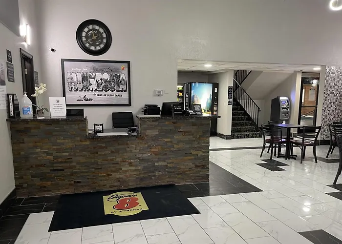 Super 8 By Wyndham Shakopee Hotel