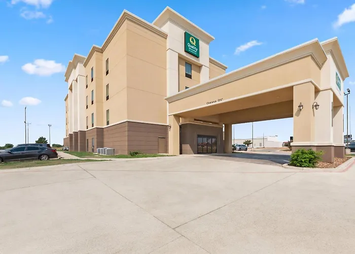 Quality Inn & Suites Pearsall
