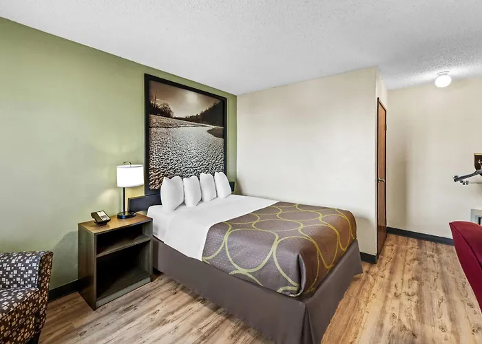Super 8 By Wyndham Independence Kansas City