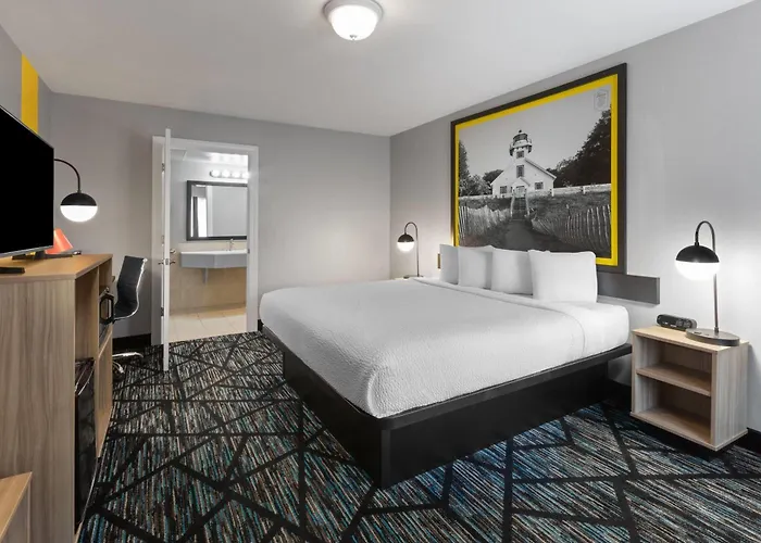 Super 8 By Wyndham Traverse City