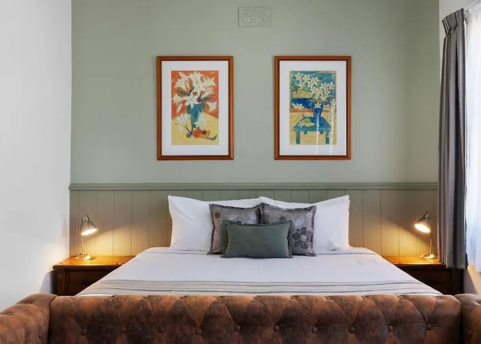 Tenterfield Hotels