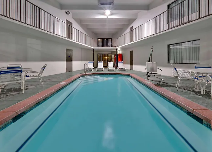 Days Inn & Suites By Wyndham Bentonville