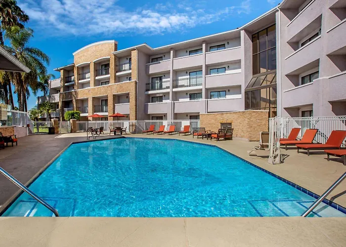 La Quinta By Wyndham Pomona Hotel