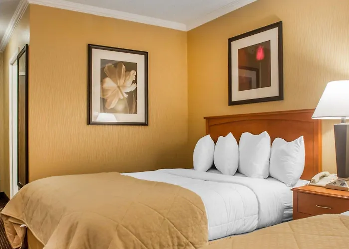 Clarion Hotel & Suites Riverfront Oswego